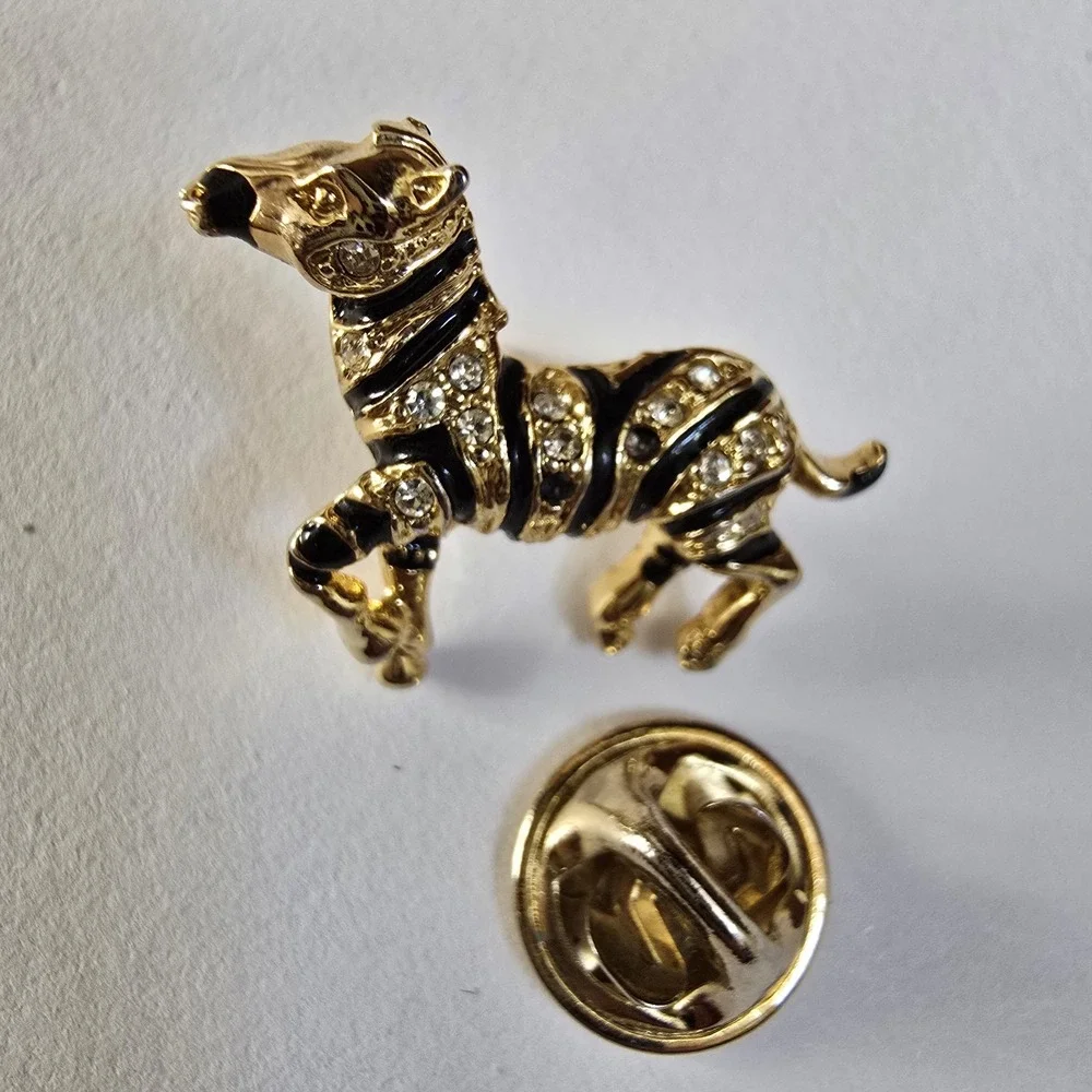 Unsigned Gold Tone Running Zebra Lapel Pin Missing Rhinestone Vintage‎